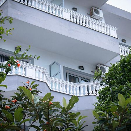 Hotel Fron Sarande Bagian luar foto