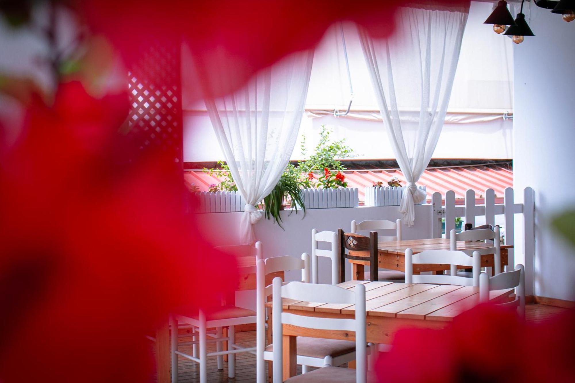 Hotel Fron Sarande Bagian luar foto