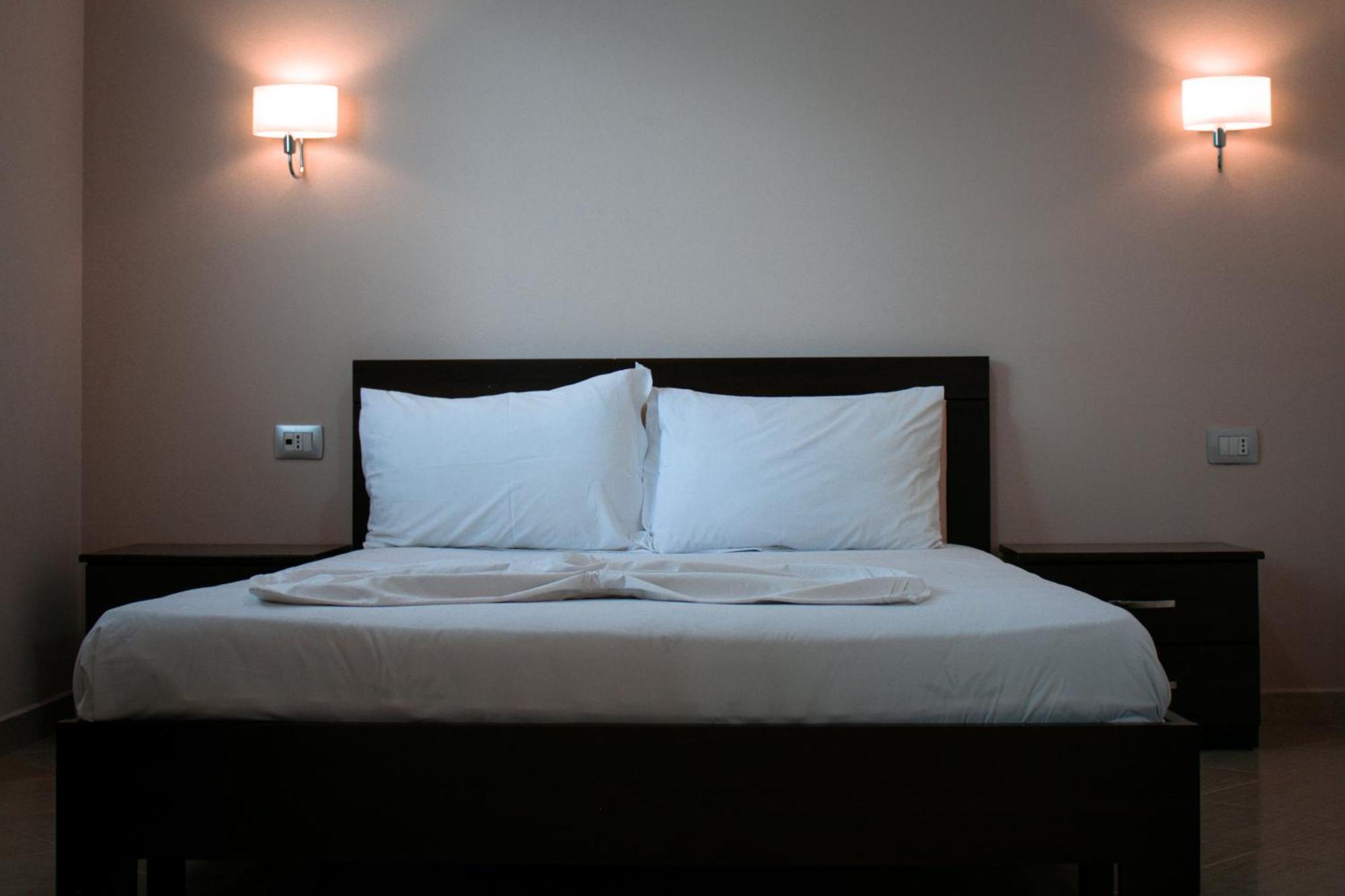 Hotel Fron Sarande Bagian luar foto