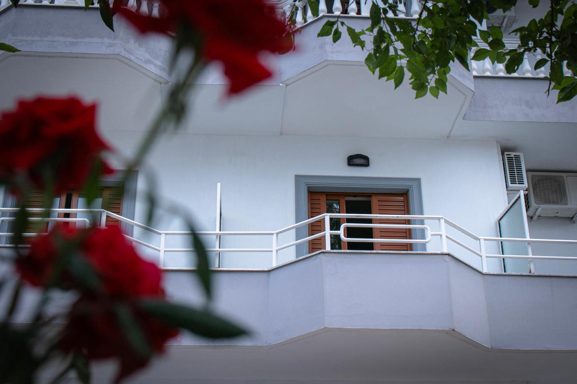 Hotel Fron Sarande Bagian luar foto
