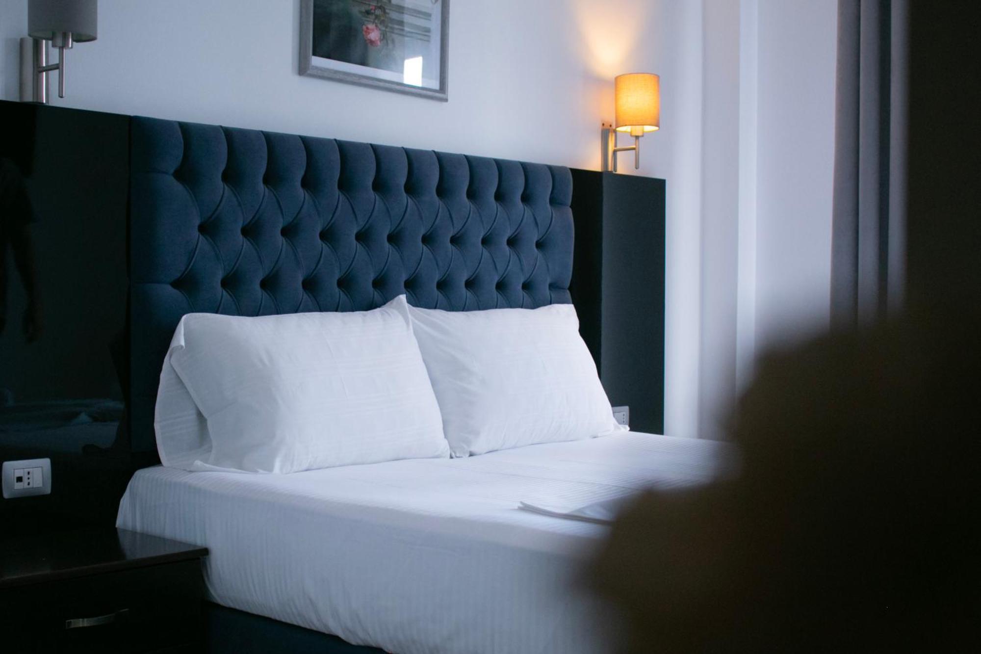 Hotel Fron Sarande Bagian luar foto