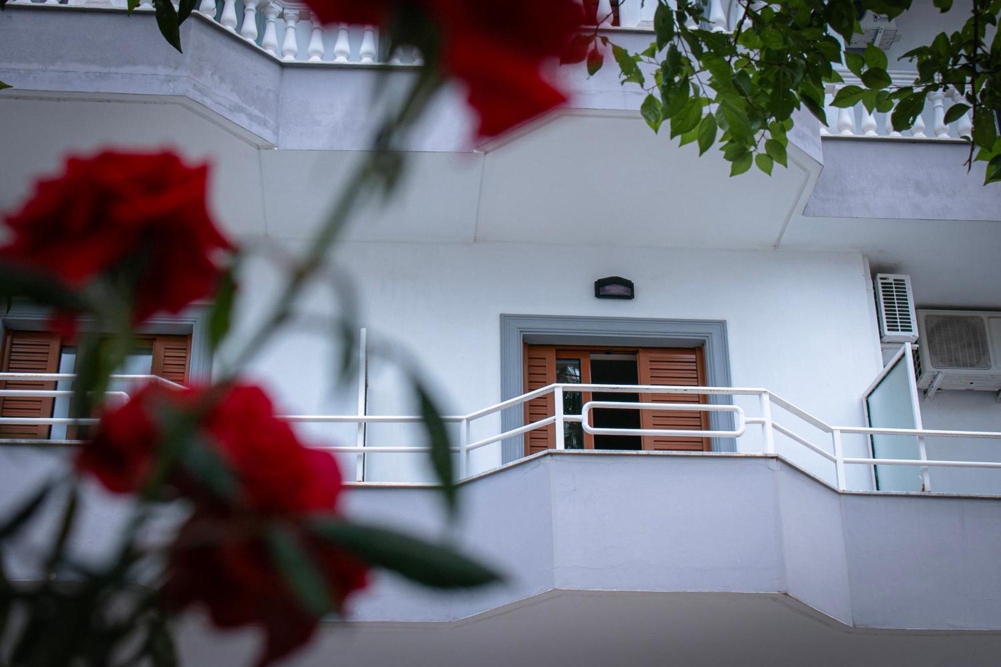 Hotel Fron Sarande Bagian luar foto