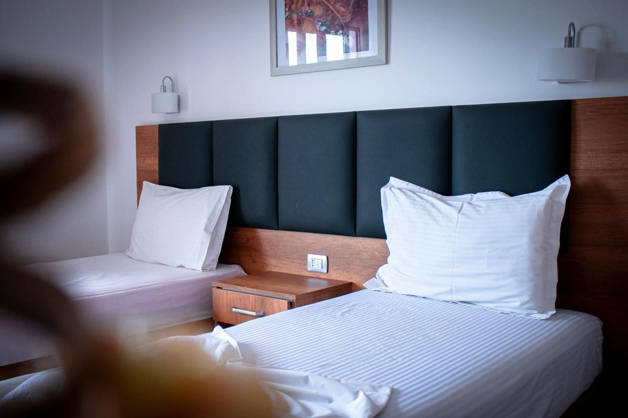 Hotel Fron Sarande Bagian luar foto