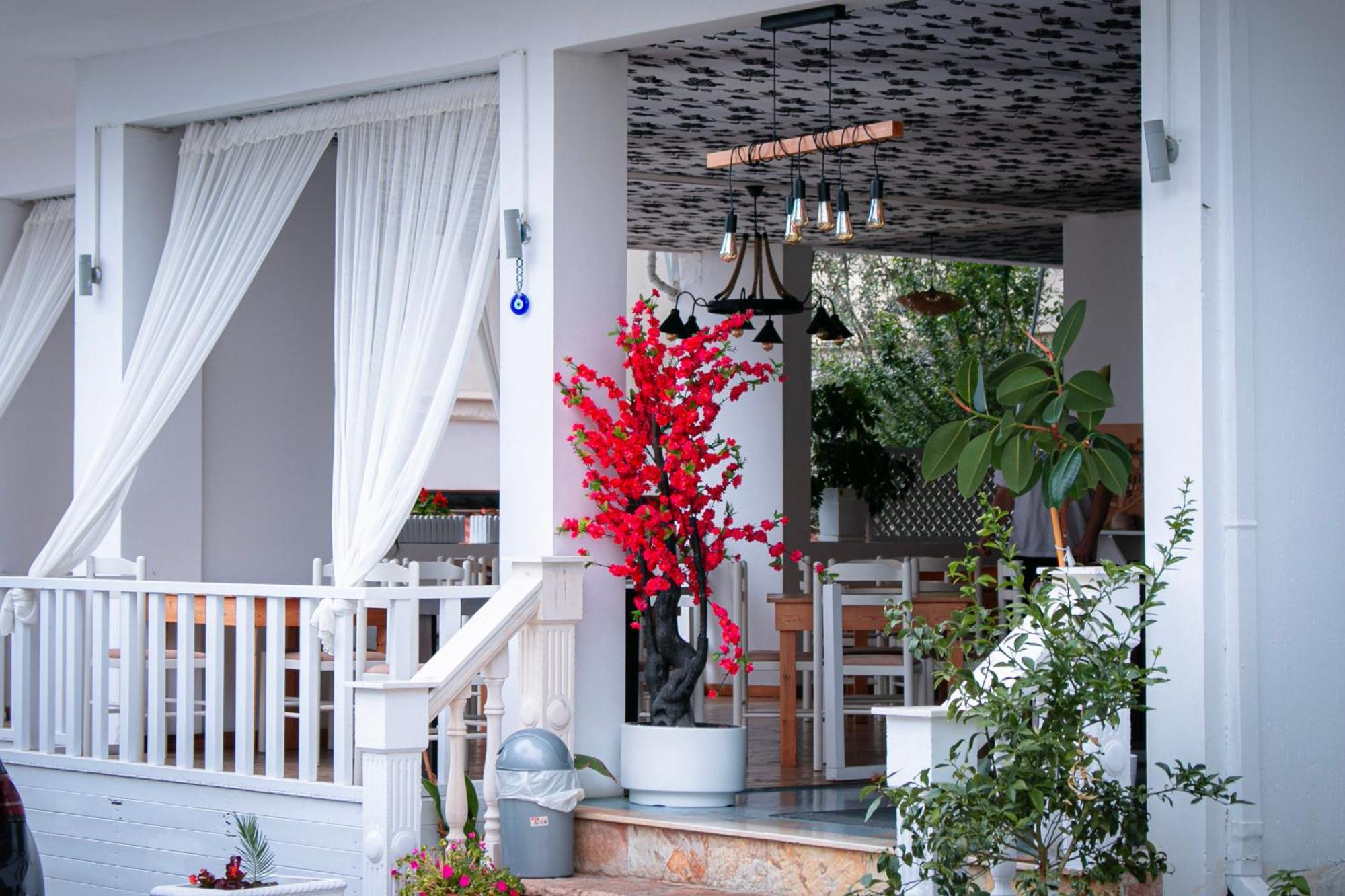Hotel Fron Sarande Bagian luar foto