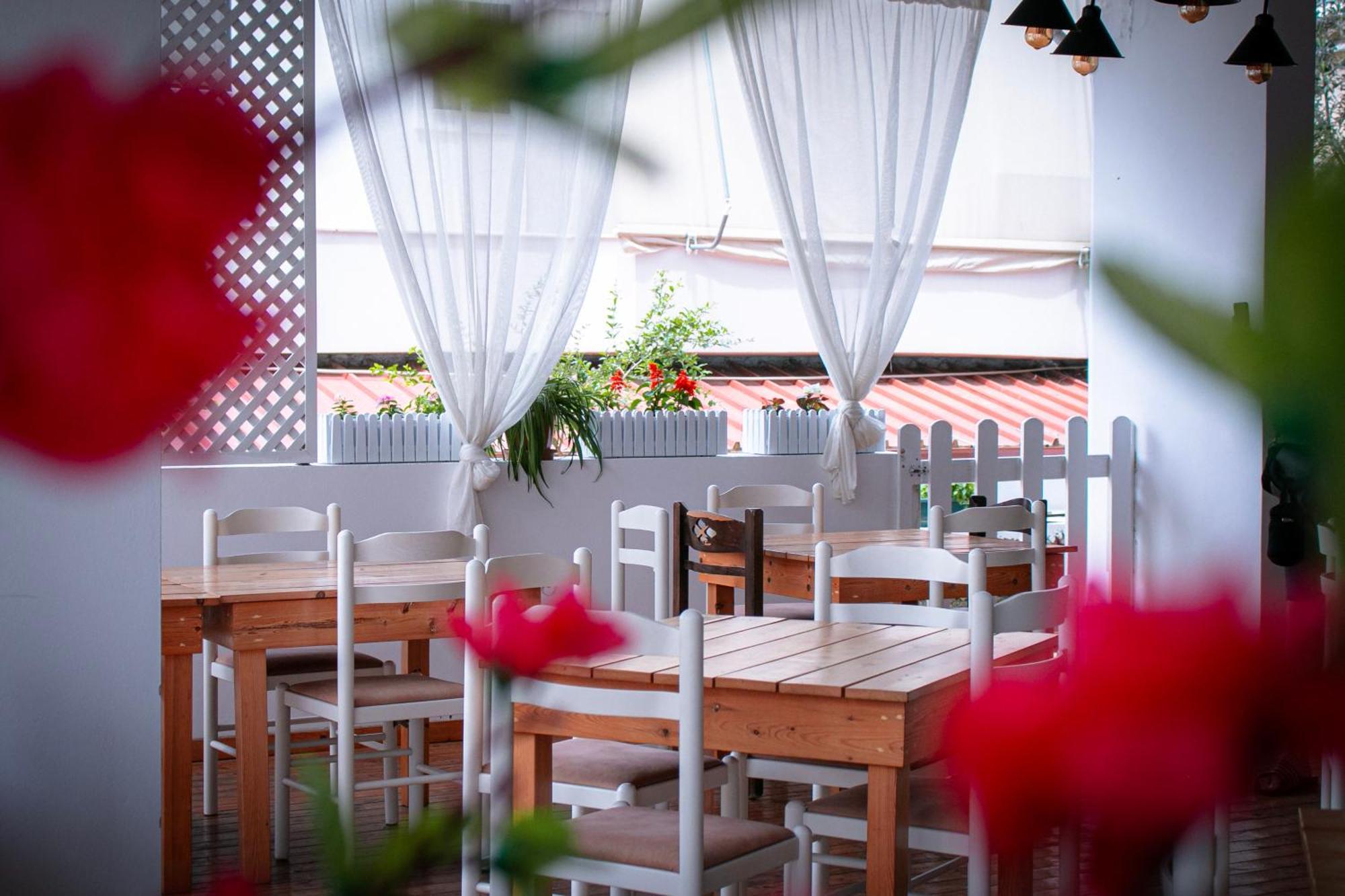 Hotel Fron Sarande Bagian luar foto