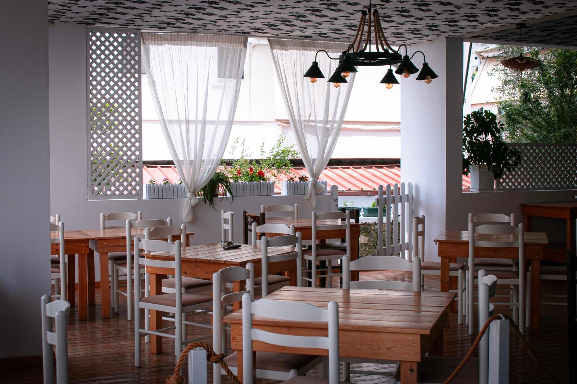Hotel Fron Sarande Bagian luar foto