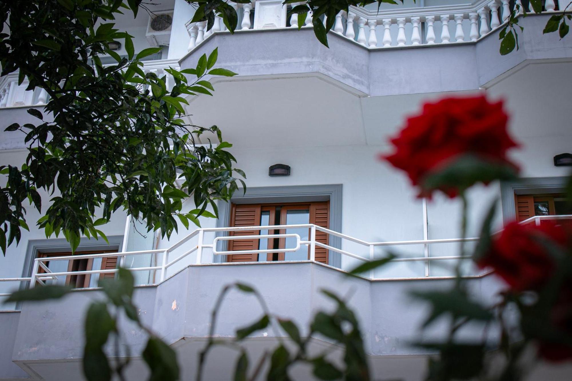Hotel Fron Sarande Bagian luar foto