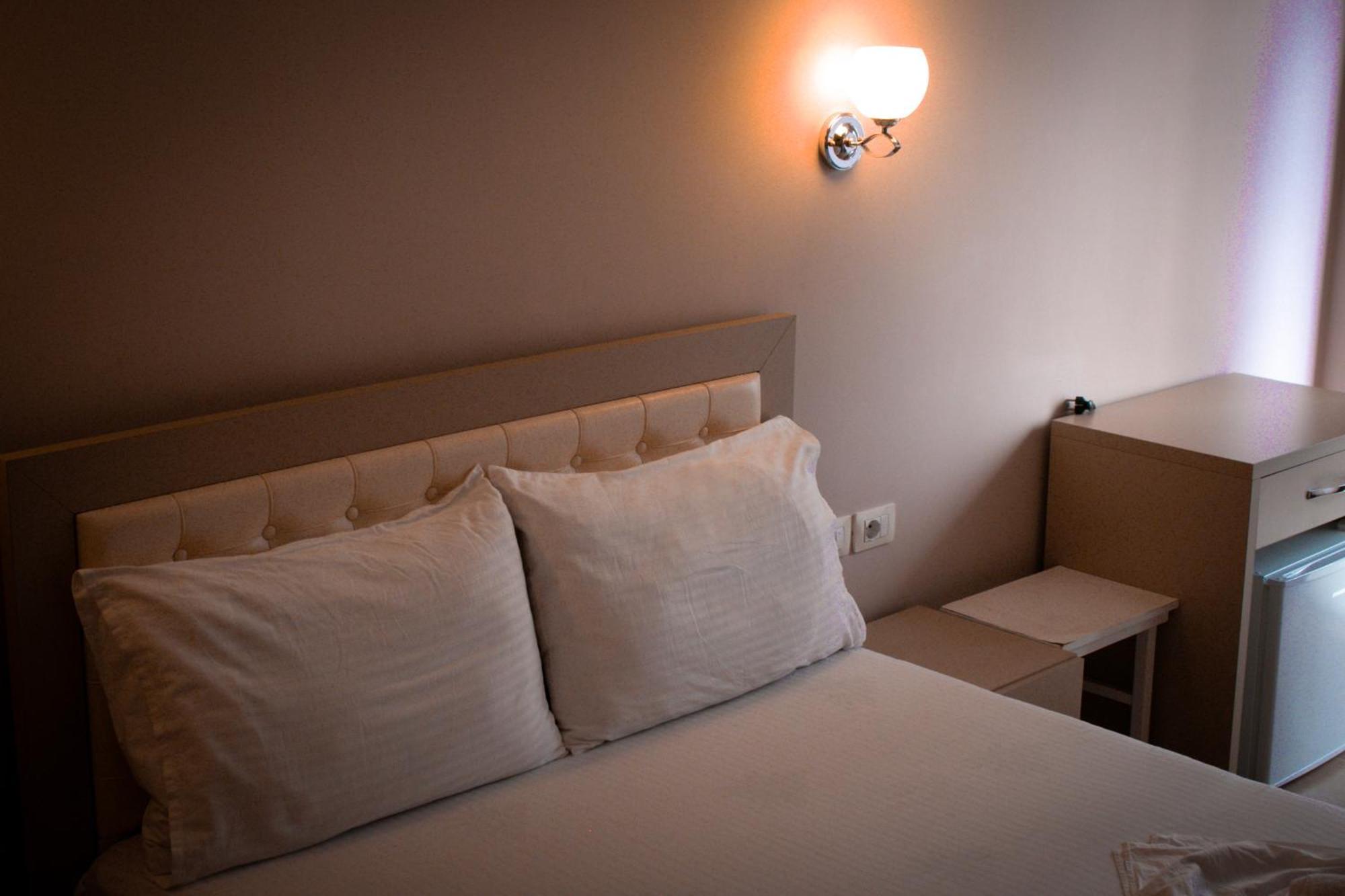 Hotel Fron Sarande Bagian luar foto