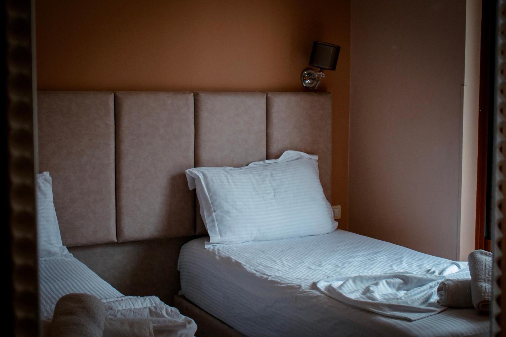 Hotel Fron Sarande Bagian luar foto