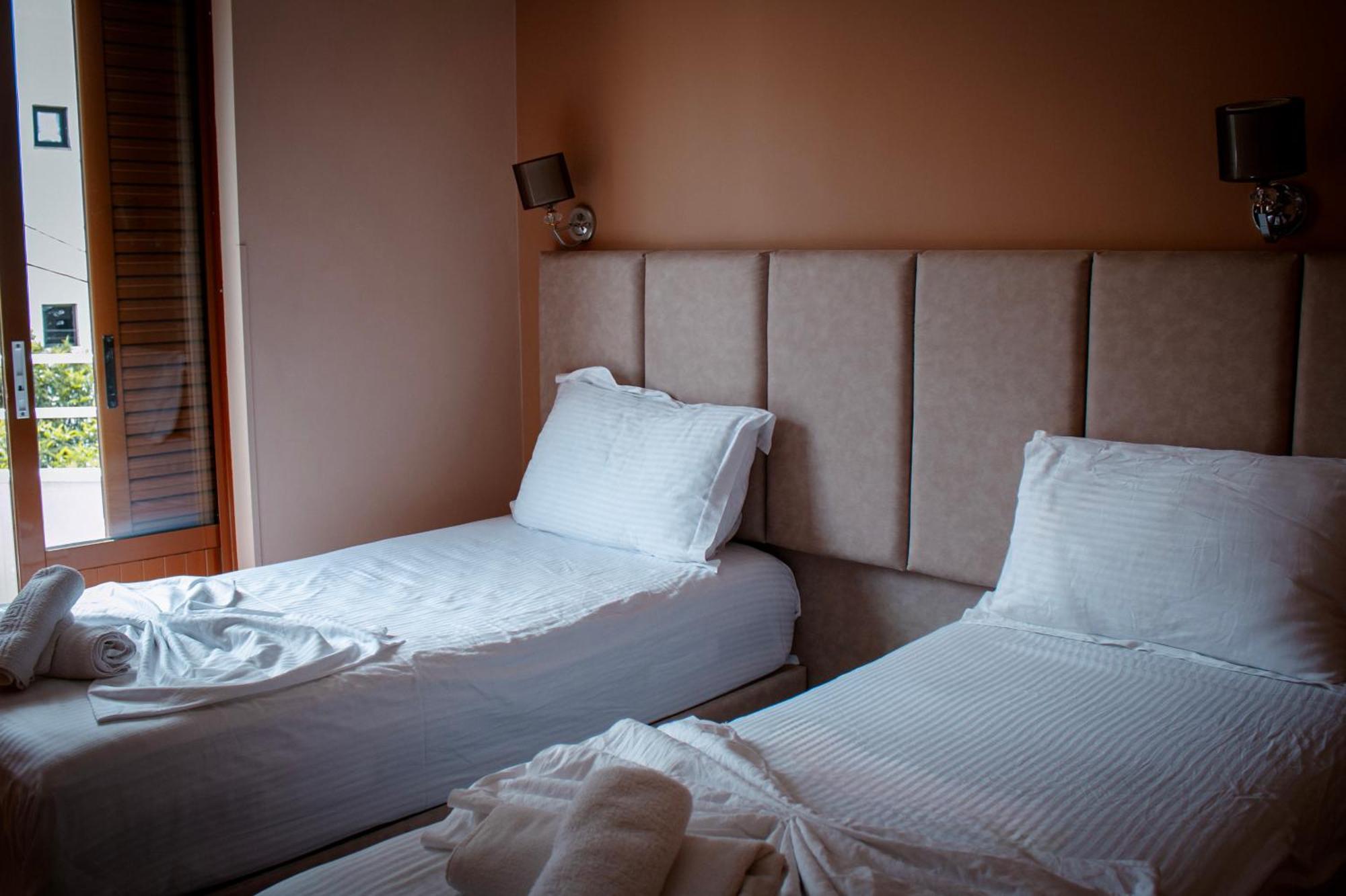 Hotel Fron Sarande Bagian luar foto