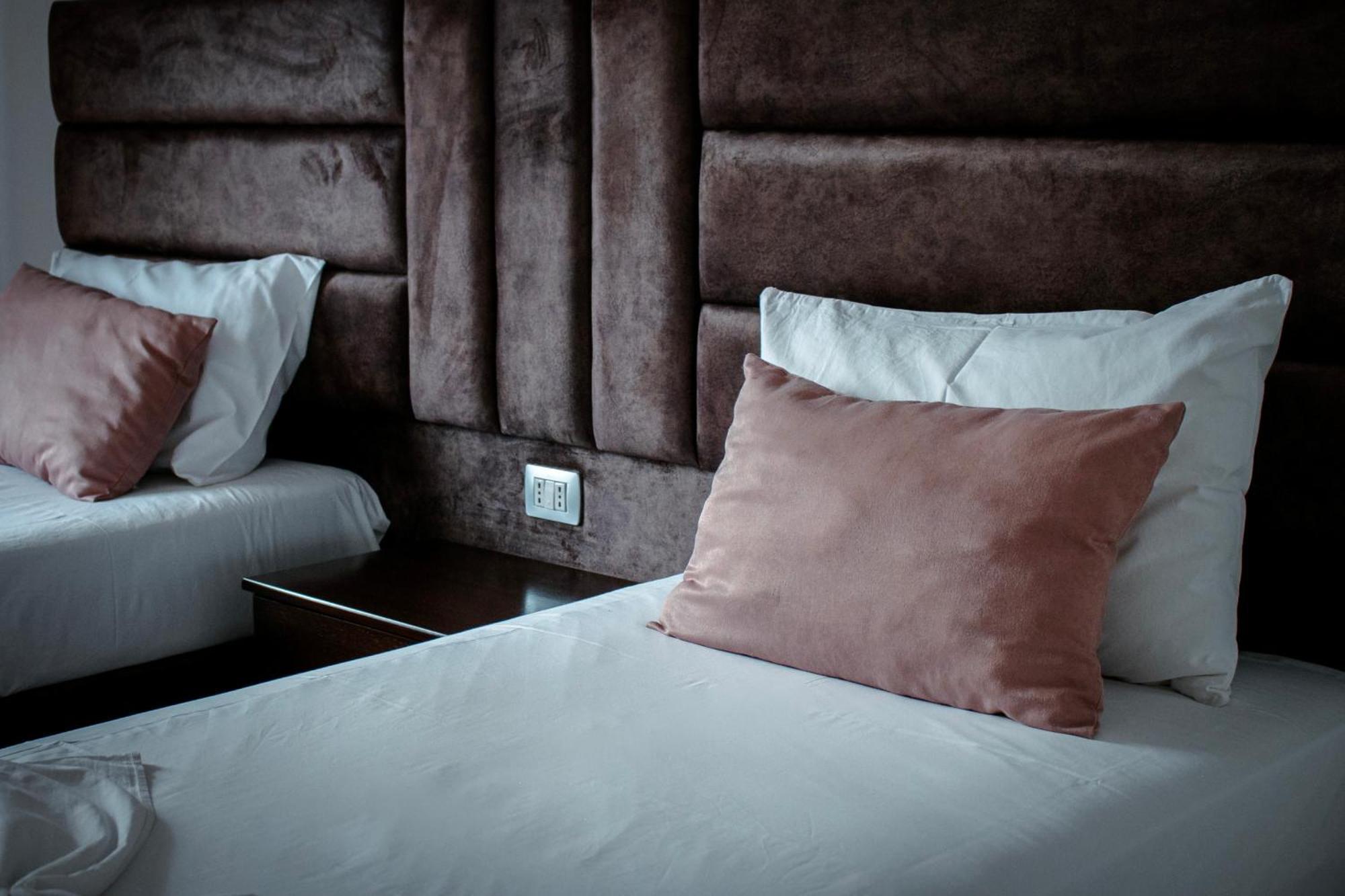 Hotel Fron Sarande Bagian luar foto